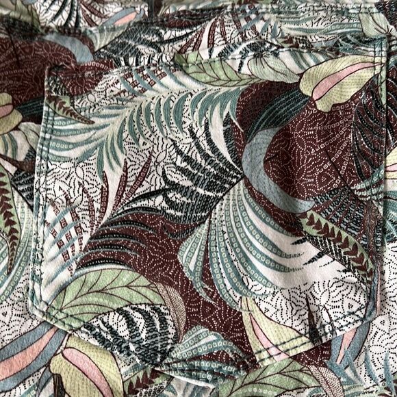 Royalty for Me Collection Floral Cuff Cotton Blend Shorts Women's Size 18 NWT - Picture 12 of 15